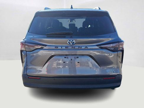 Certified 2024 Toyota Sienna XLE image 7