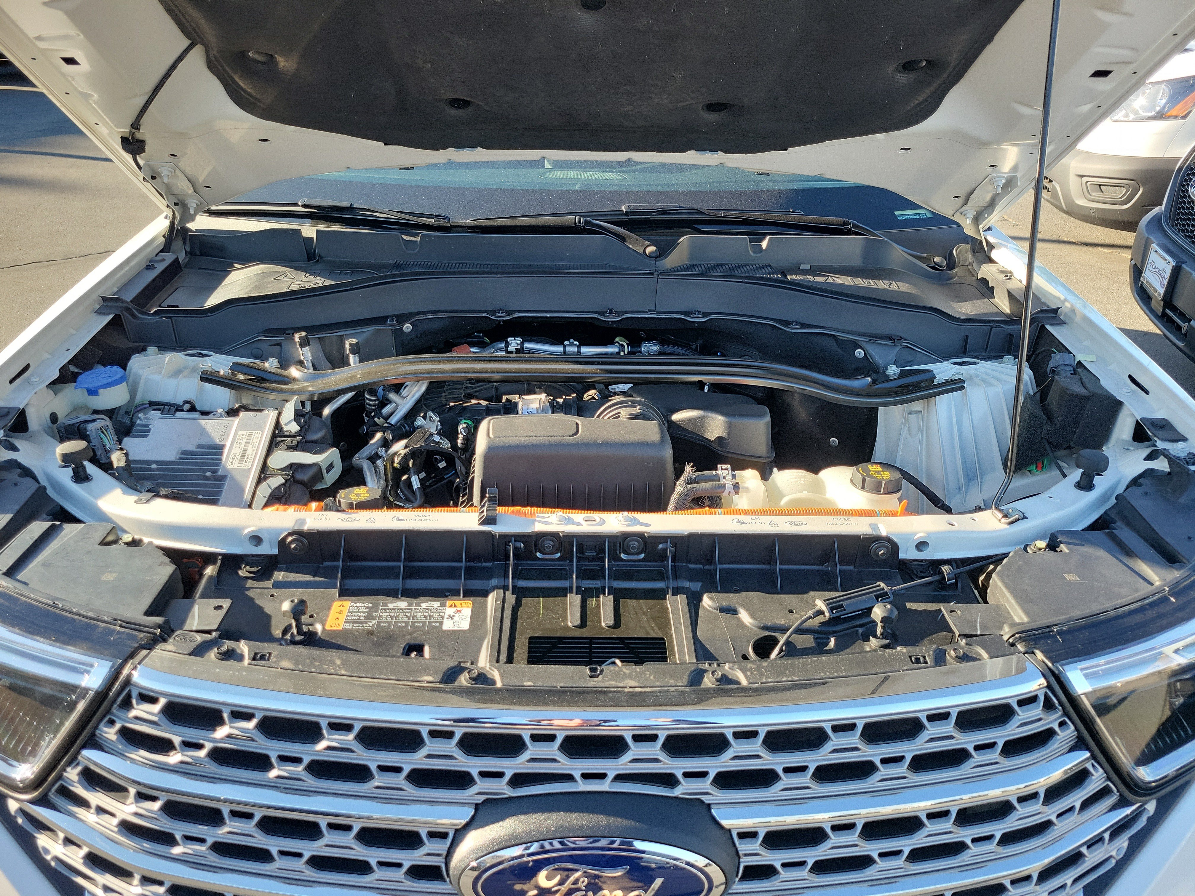Certified 2023 Ford Explorer Limited w/ Hybrid Equipment Group 310A AWD/4WD image 17