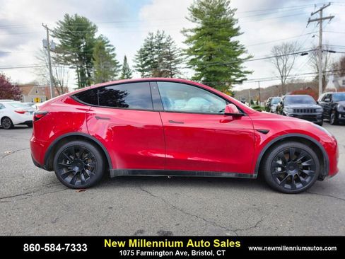 Used 2020 Tesla Model Y Long Range image 6