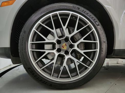 Used 2021 Porsche Macan S w/ Premium Package Plus AWD/4WD image 34