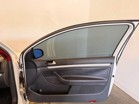 Used 2008 Volkswagen R32 AWD/4WD image 24