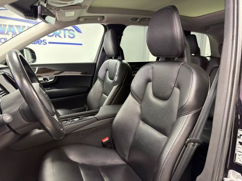 Used 2018 Volvo XC90 T6 Momentum w/ Convenience Package AWD/4WD image 11