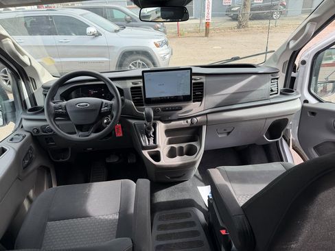Used 2022 Ford Transit 350 XLT RWD image 7