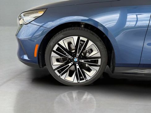 Used 2025 BMW 530i w/ Premium Package image 19