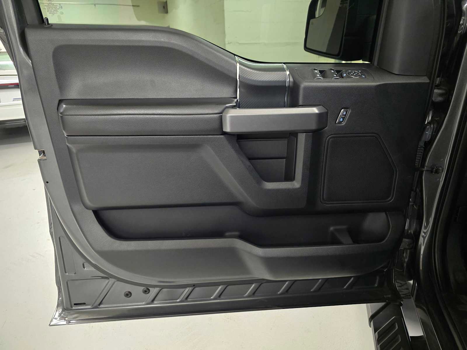 Used 2019 Ford F150 XLT w/ Equipment Group 302A Luxury AWD/4WD image 18