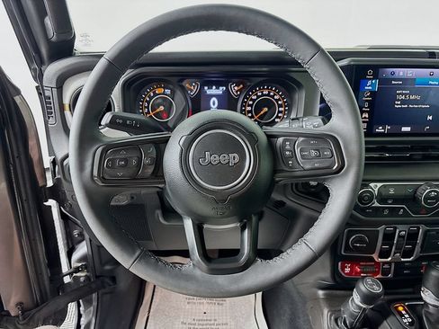 Used 2025 Jeep Wrangler Unlimited Sport AWD/4WD image 11