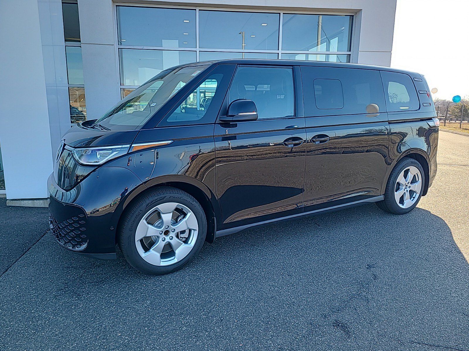 New 2025 Volkswagen ID. Buzz Pro S RWD image 3