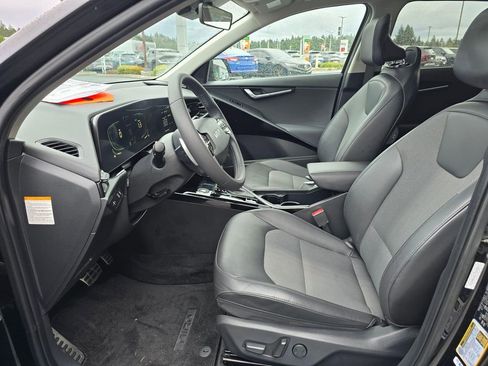 Used 2023 Kia Niro EX Touring image 8