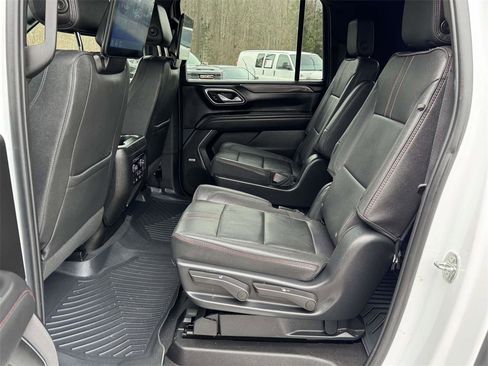 Used 2023 Chevrolet Suburban RST w/ Sport Performance Package image 18