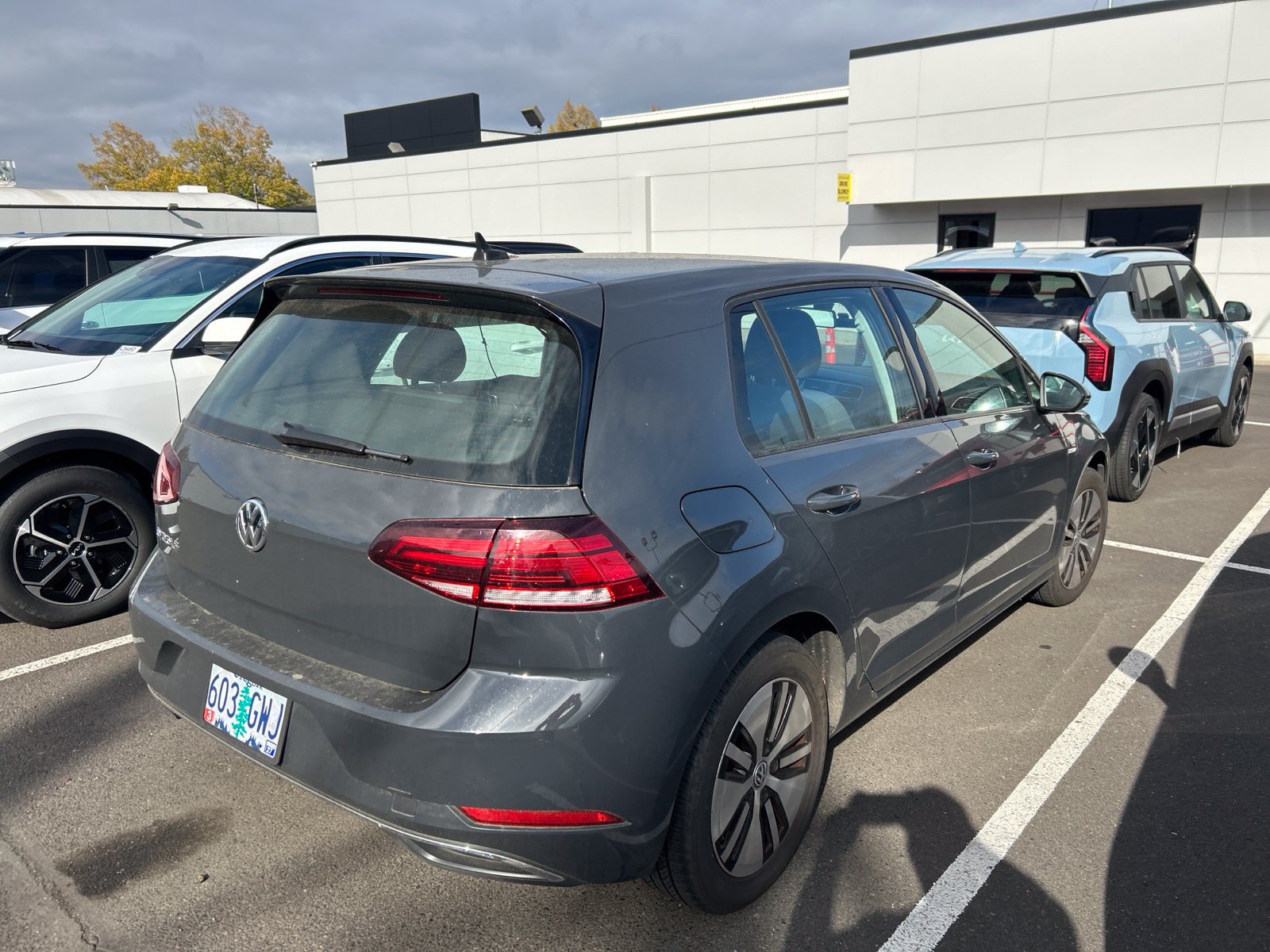 Used 2019 Volkswagen e-Golf SE w/ Driver Assistance Package FWD image 3