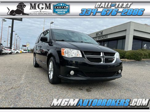 Used 2020 Dodge Grand Caravan SXT image 1