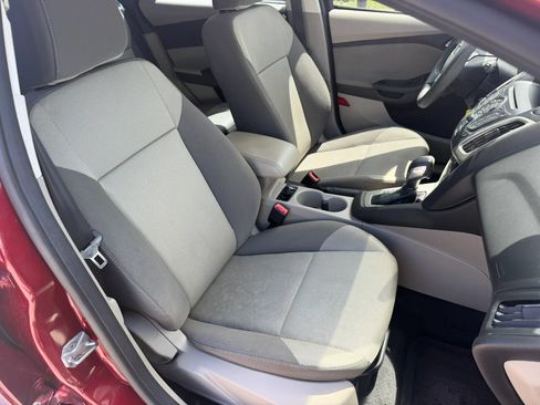 Used 2014 Ford Focus SE FWD image 11