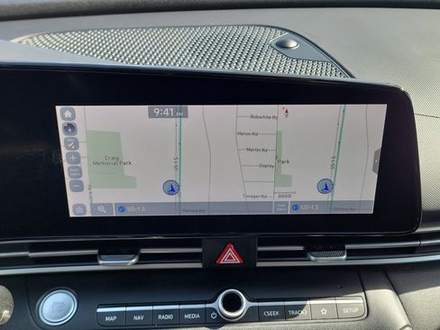 Used 2021 Hyundai Elantra Limited FWD image 32