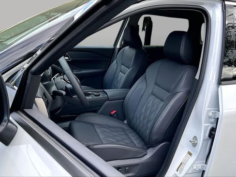 New 2026 Nissan Rogue Platinum w/ Platinum Premium Package AWD/4WD image 9
