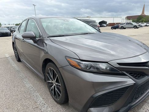 Used 2024 Toyota Camry SE w/ Convenience Package image 2