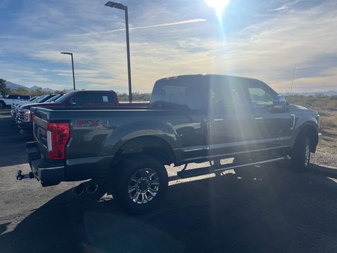Used 2018 Ford F250 XLT w/ XLT Premium Package image 3