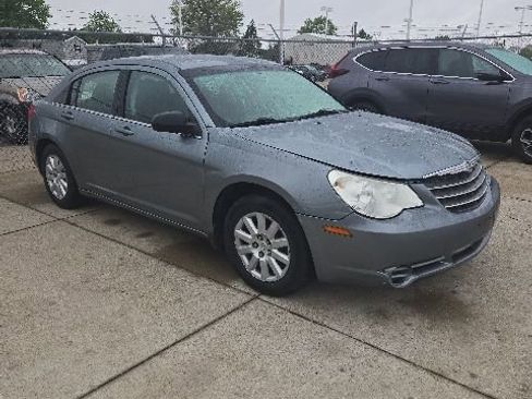Used 2010 Chrysler Sebring Touring FWD image 2
