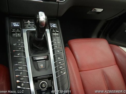 Used 2018 Porsche Macan GTS image 33