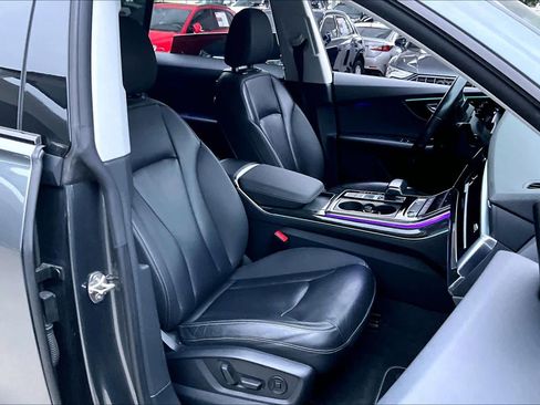 Used 2019 Audi Q8 Premium Plus w/ Premium Plus AWD/4WD image 9