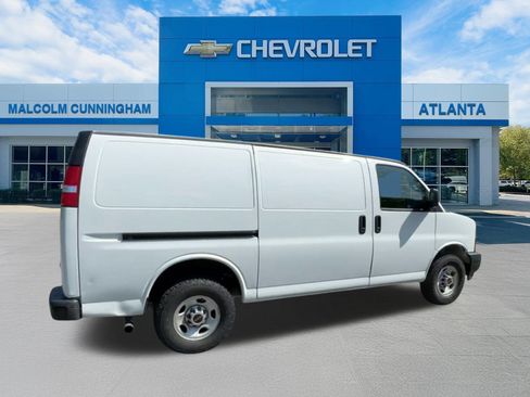 Used 2023 GMC Savana 2500 w/ Driver Convenience Package image 9