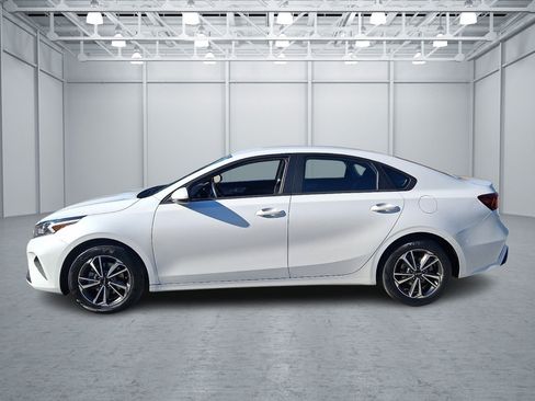 Used 2024 Kia Forte LXS FWD image 2
