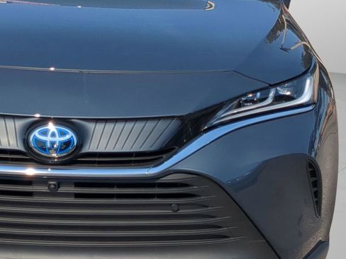 Used 2024 Toyota Venza Limited image 10