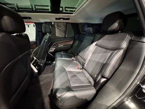 Used 2025 Land Rover Range Rover SE AWD/4WD image 29