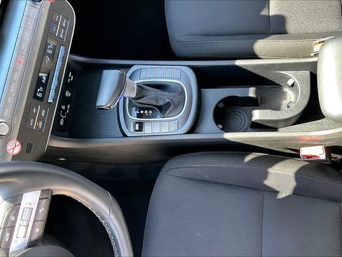 Certified 2025 Hyundai Kona SEL AWD/4WD image 17