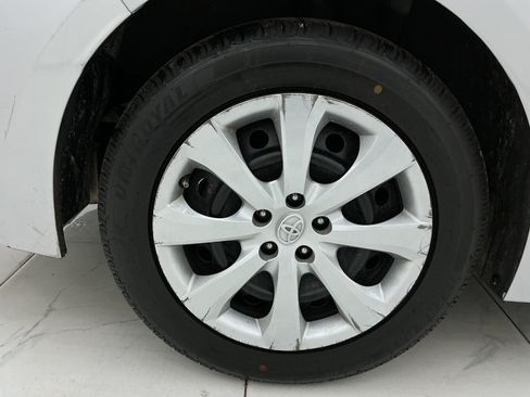 Used 2021 Toyota Corolla LE FWD image 46