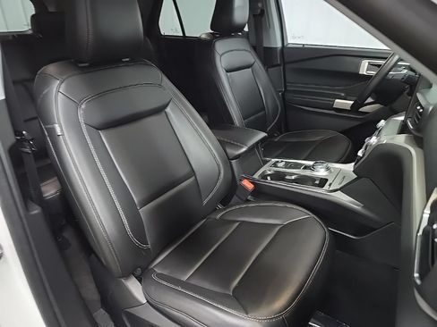 Certified 2023 Ford Explorer XLT w/ Equipment Group 202A AWD/4WD image 19