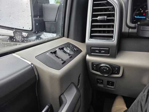 Used 2019 Ford F150 XLT w/ Equipment Group 302A Luxury AWD/4WD image 19