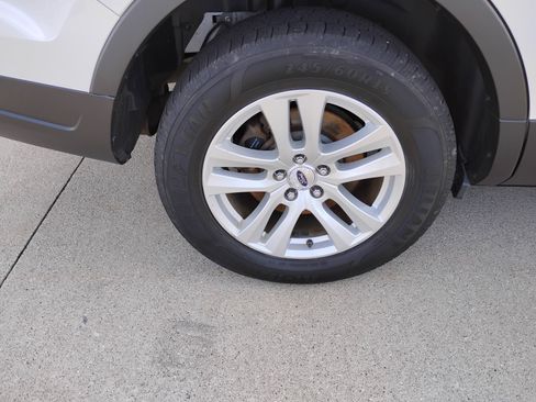 Used 2018 Ford Explorer XLT w/ Equipment Group 202A AWD/4WD image 26