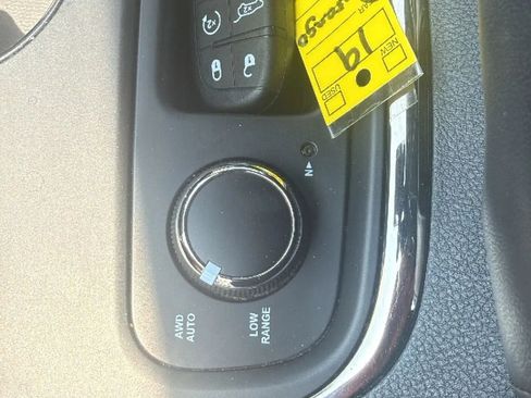 Used 2019 Dodge Durango R/T w/ Technology Group AWD/4WD image 30