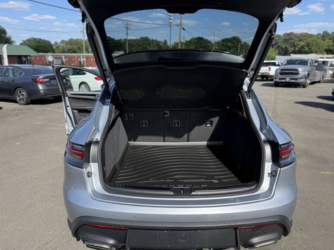 Used 2022 Porsche Macan AWD/4WD image 19