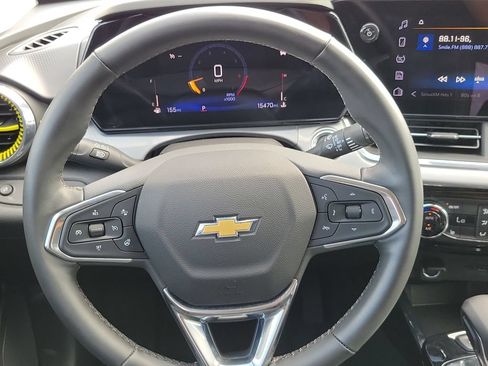 Used 2025 Chevrolet Trax LT w/ LT Convenience Package FWD image 30
