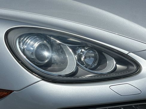 Used 2012 Porsche Cayenne AWD/4WD image 10