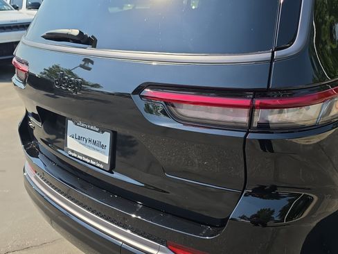 New 2026 Jeep Grand Cherokee L Limited AWD/4WD image 10