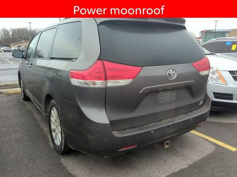Used 2013 Toyota Sienna XLE w/ Entertainment Pkg image 4