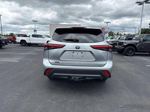 Used 2020 Toyota Highlander XLE AWD/4WD image 5