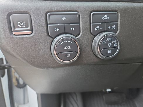 Used 2024 Chevrolet Silverado 2500 LT w/ Convenience Package AWD/4WD image 10