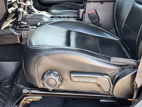 Used 2018 Jeep Wrangler Unlimited Sahara image 24