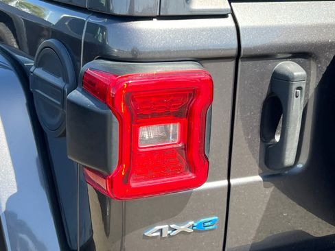 Used 2021 Jeep Wrangler Unlimited Sahara w/ Cold Weather Group AWD/4WD image 19