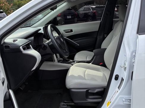 Used 2025 Toyota Corolla Cross L FWD image 26
