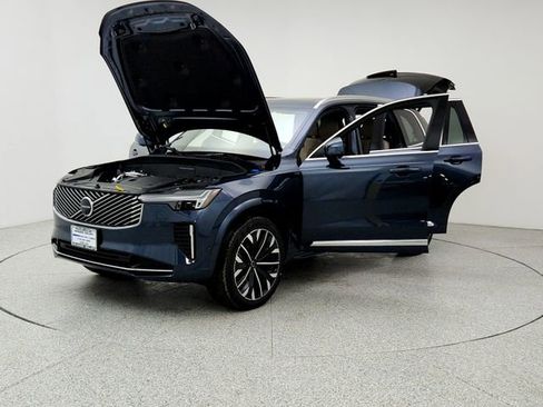 New 2026 Volvo XC90 B6 Ultra w/ Lounge Package image 9