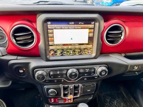 Used 2023 Jeep Gladiator Rubicon w/ Cold Weather Group AWD/4WD image 13