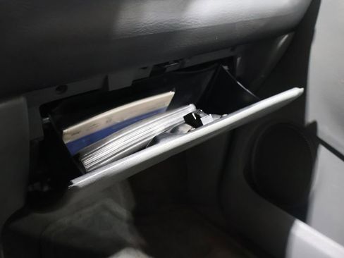 Used 2006 Chrysler Town & Country Touring image 23