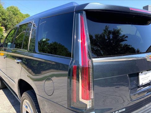 Used 2020 Cadillac Escalade Premium Luxury AWD/4WD image 29
