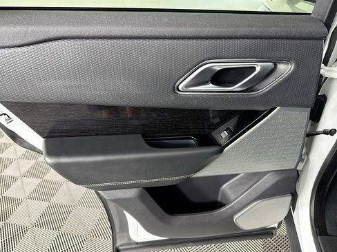 Used 2019 Land Rover Range Rover Velar R-Dynamic SE image 25