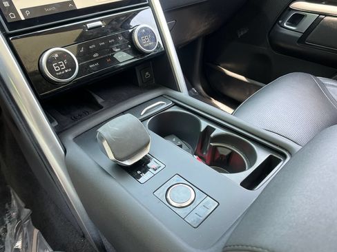Used 2024 Land Rover Discovery S AWD/4WD image 20