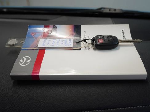 Used 2012 Toyota Camry XLE FWD image 38